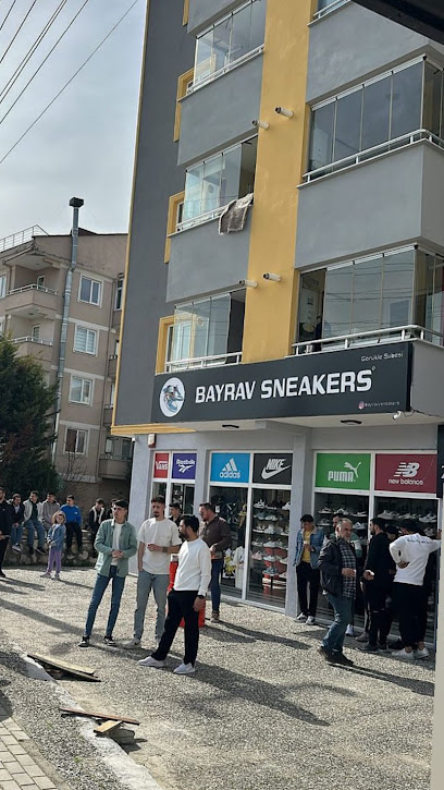 BAYRAVSNEAKERS