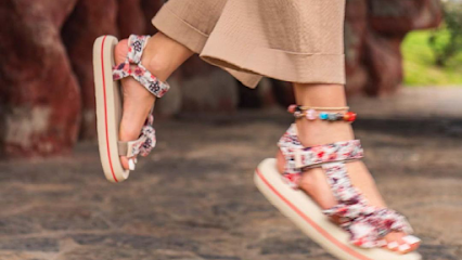 DİONESHOES AYAKKABI TİCARET ŞİRKETİ